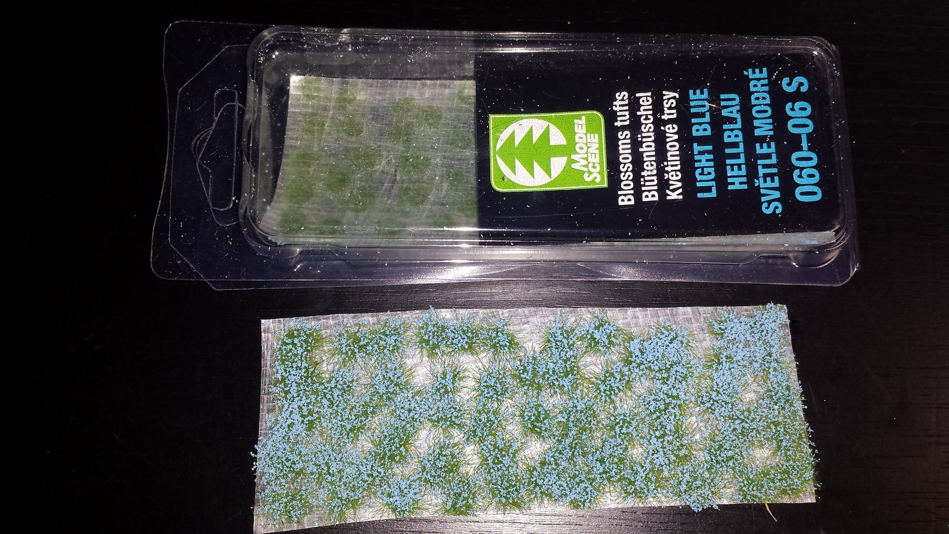 Kv�tinov� trsy sv�tle modr�